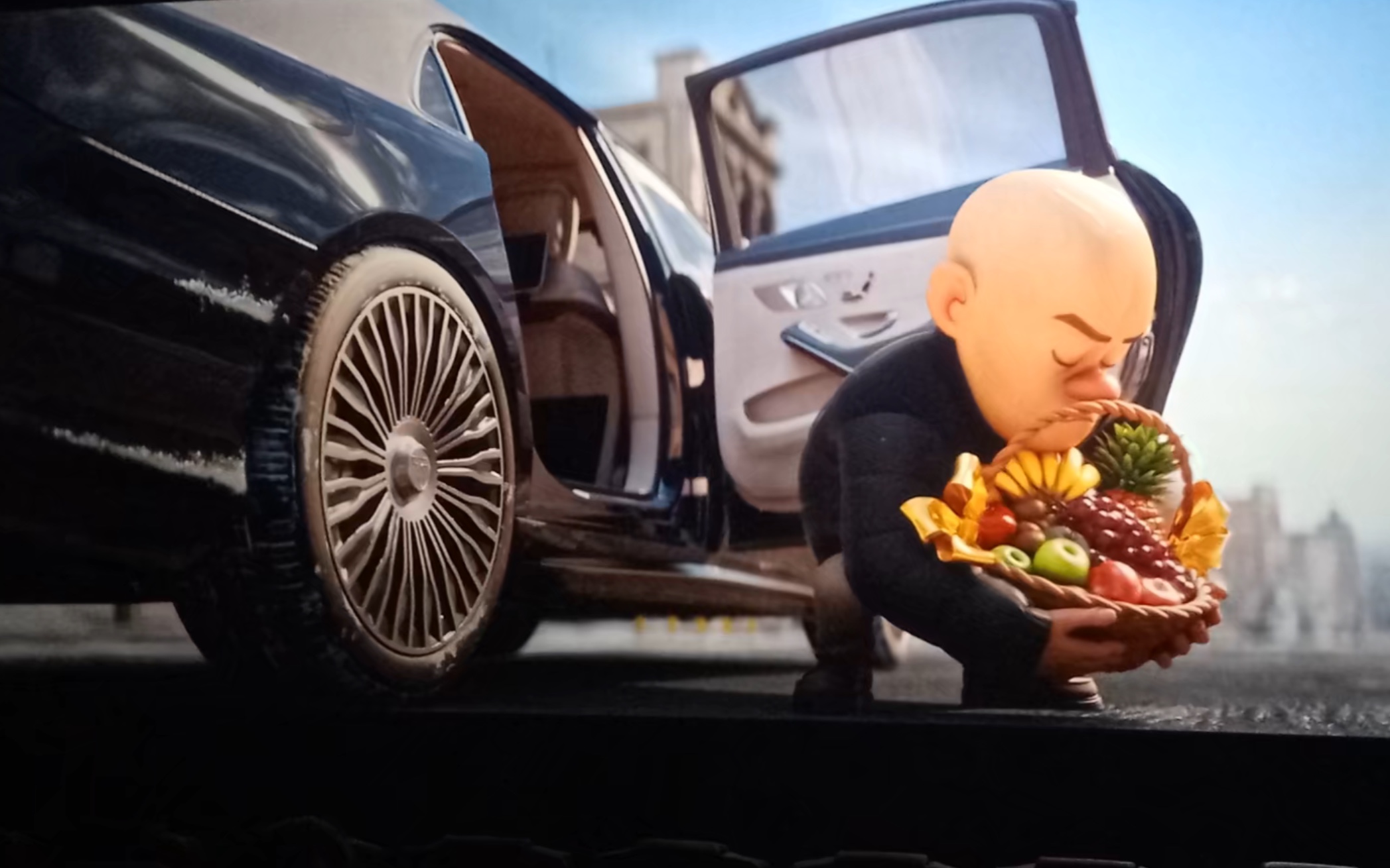 迈巴赫立的不是标,而是光头强这几十年弯着的腰