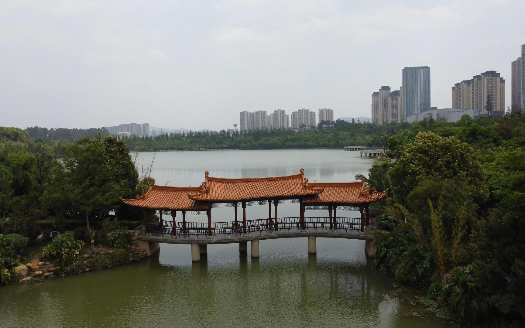 飞拍昆明洛龙公园