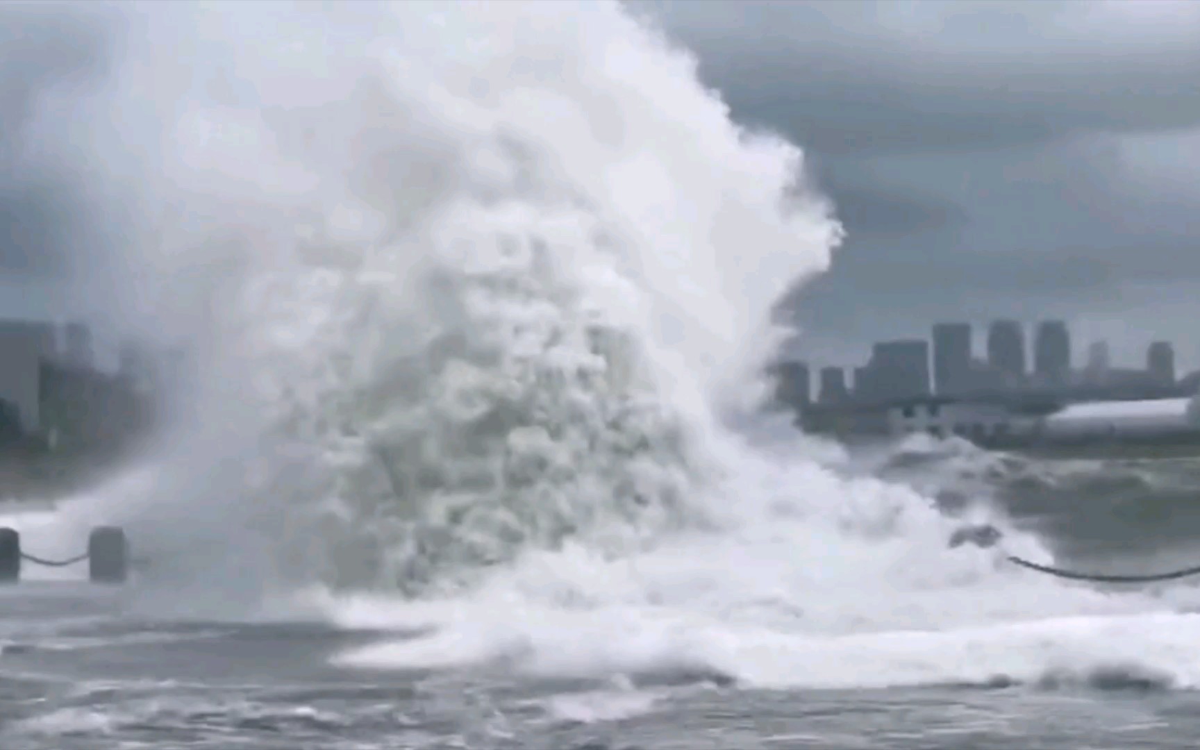 [图]洗迎中秋，潮起潮落一切不愉快的浪浪去吧#2021-9-20大连暴雨倾盆海潮疯狂