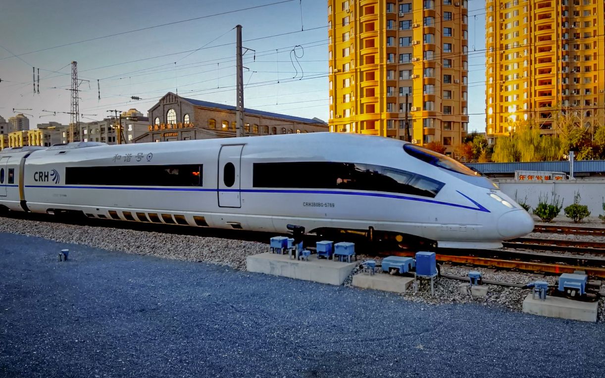 crh380bg动车组5769号编成担当的吉林——大连g8022次列车通过大连北