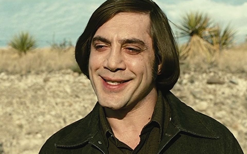 【老无所依】14岁就杀人的变态杀手,为了拿到两百万,他杀同僚还杀雇主