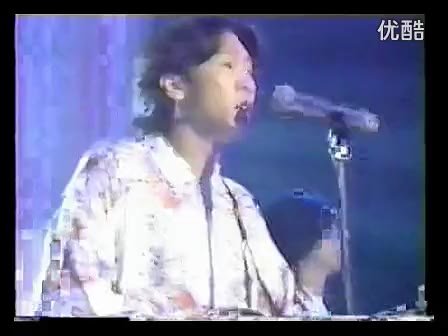 [图]Beyond乐队1992年日本节目黄家驹演唱《可否冲破》日语50秒现场版！