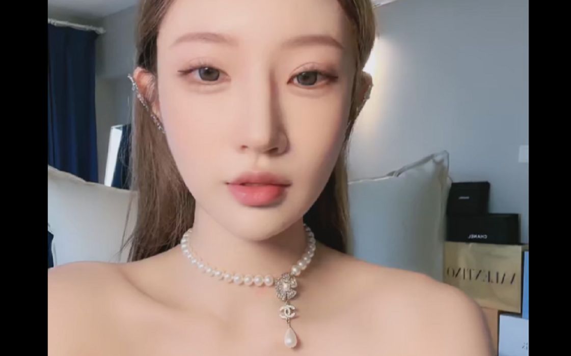 djviki_230424_173417 抹胸连衣裙 细腰 身材性感 高颜值女神 锁骨