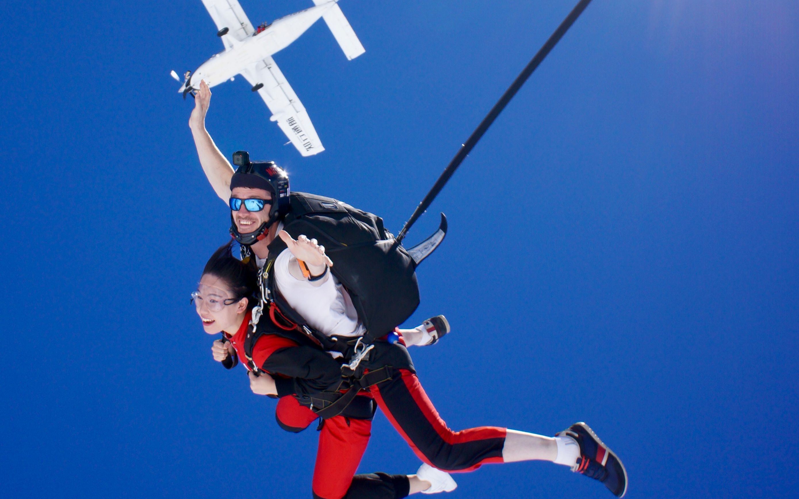 以太户外—双人高空跳伞第三方摄像_哔哩哔哩 (゜-゜)つロ 干杯~-bili