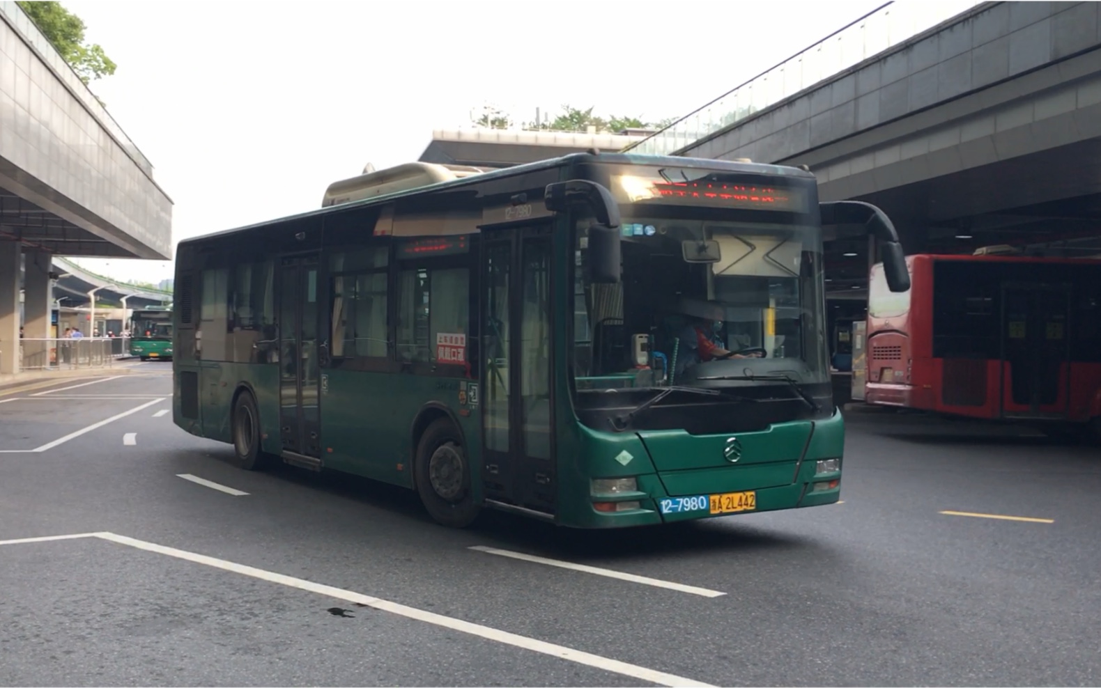 【杭州公交】xml6105j15cn 火车东站-富阳专车 12-7980(原7-7542)
