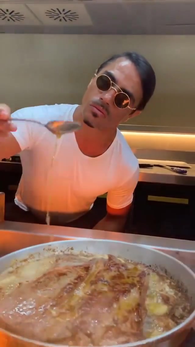 土耳其  撒盐哥  亲自做的牛肉 .