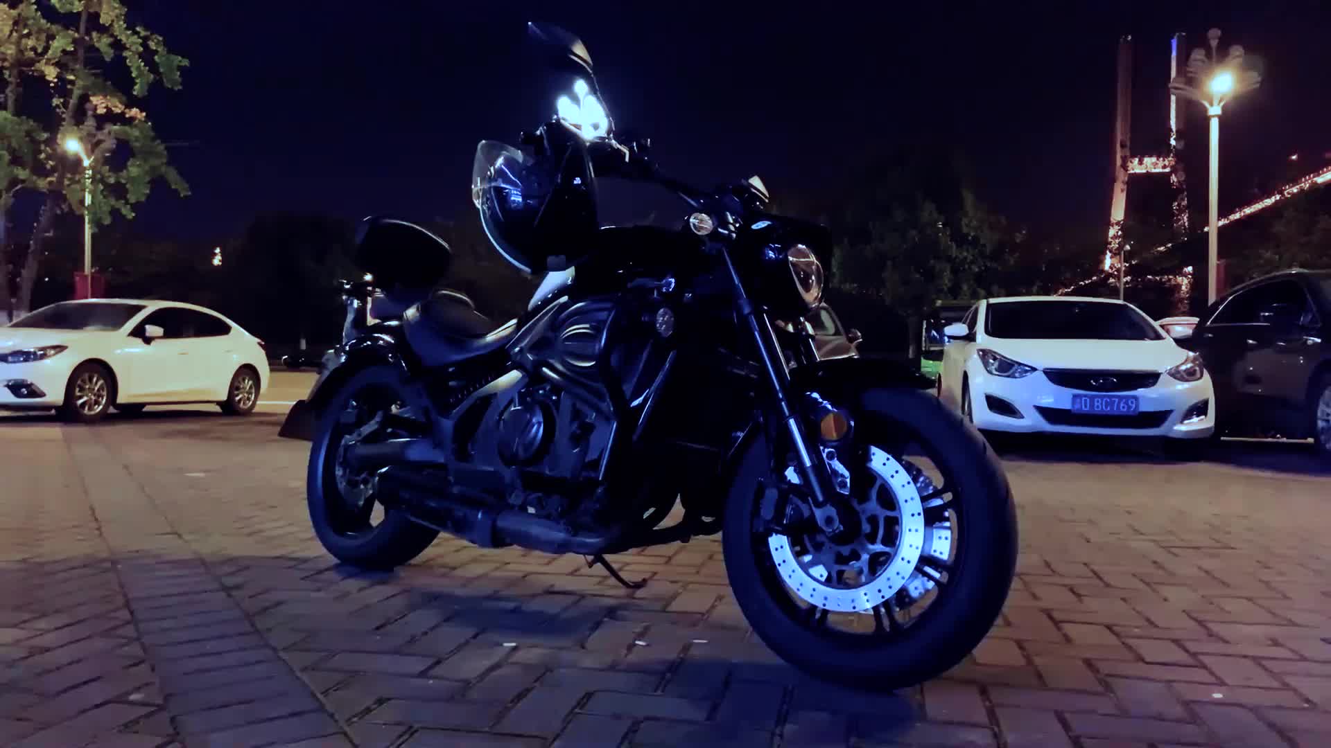 摩枭500mg女骑带你打卡网红地