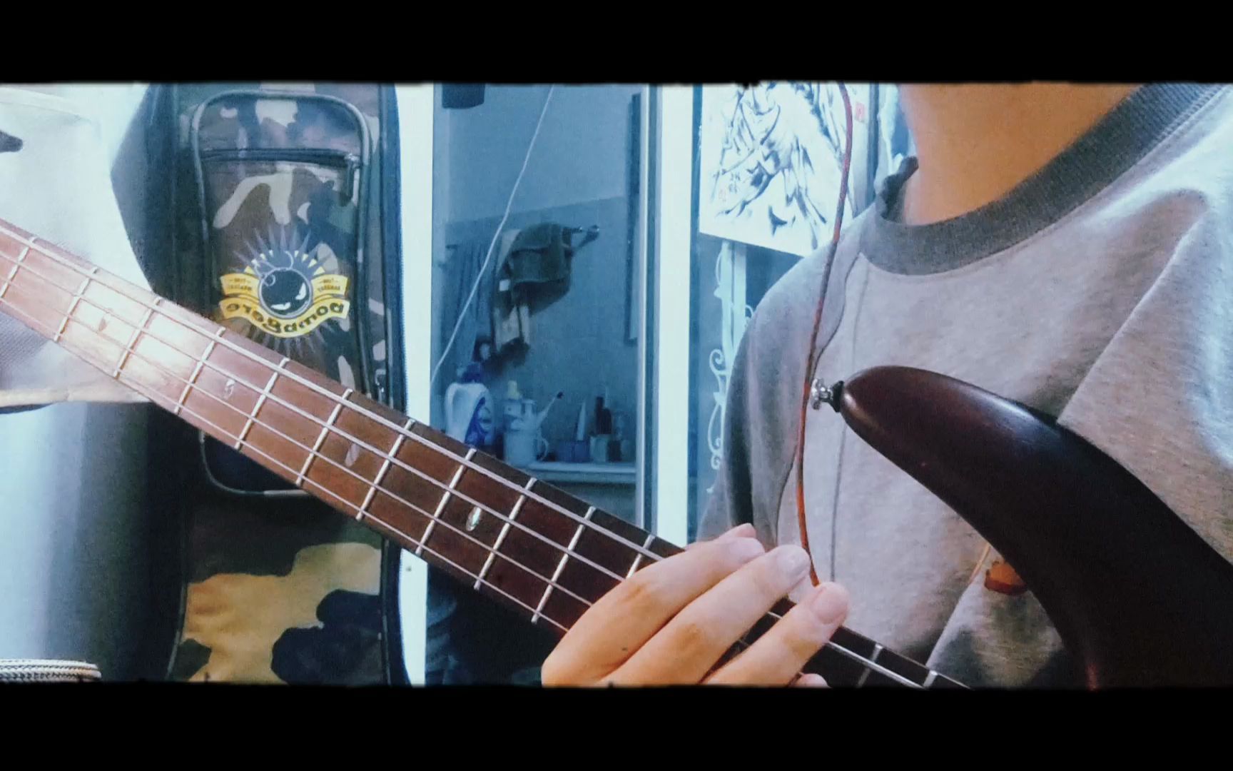 [图]在星期五弹Friday night plans 《Meet us in the park we used to play》 bass cover