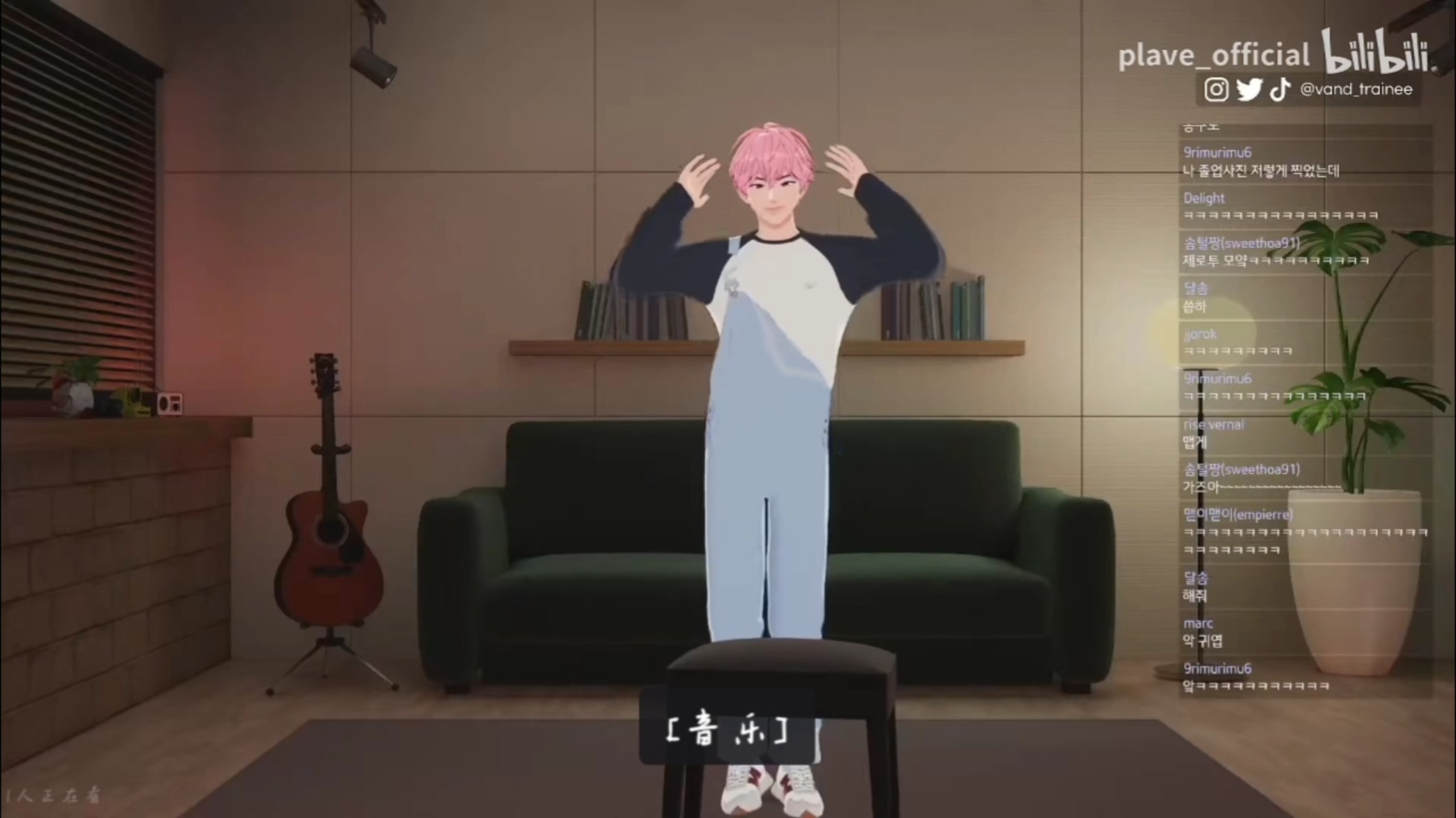 来看邪恶背带裤跳舞