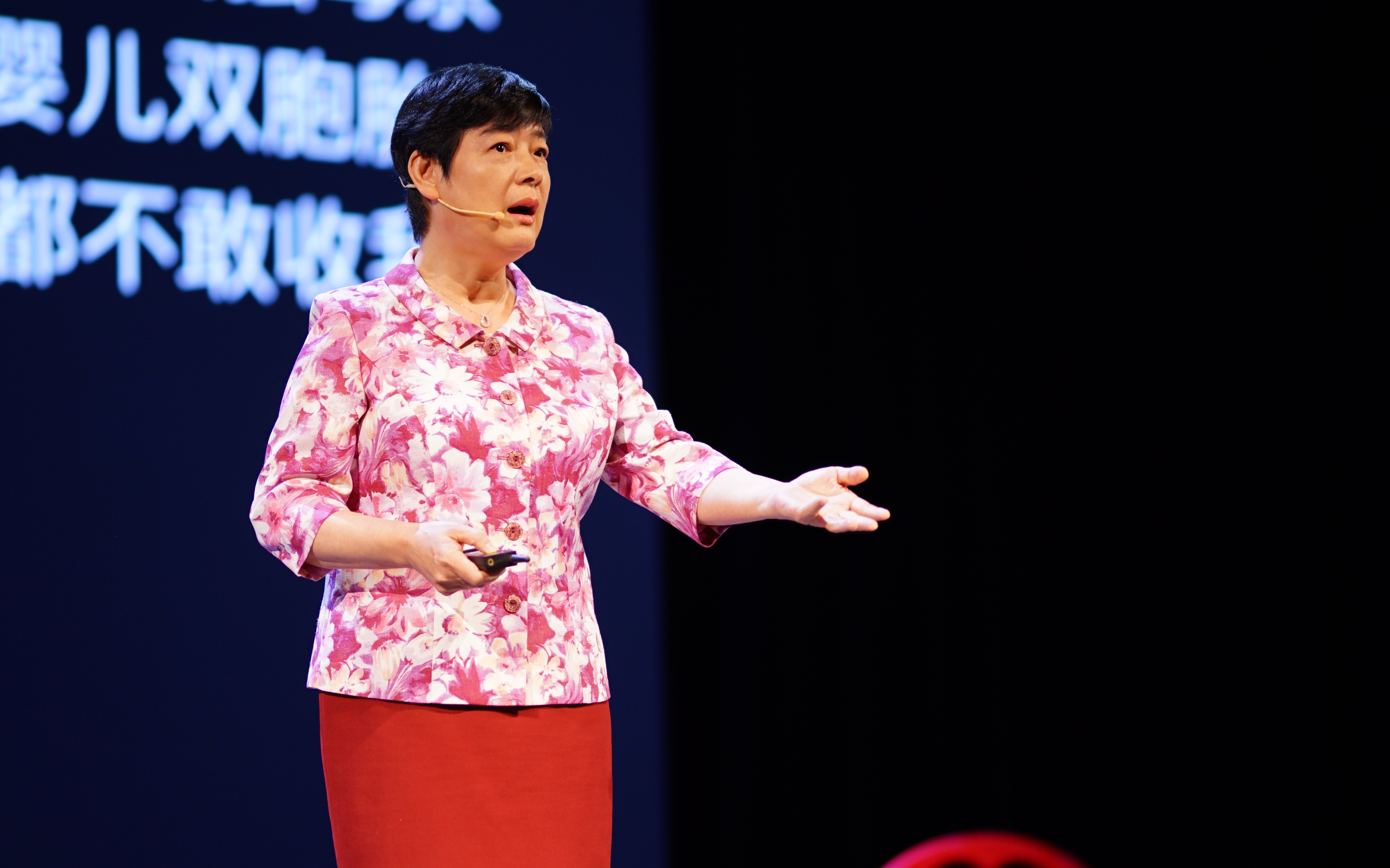 演讲生不生二胎全中国9000万妈妈正在纠结这个问题造就talk黄荷凤