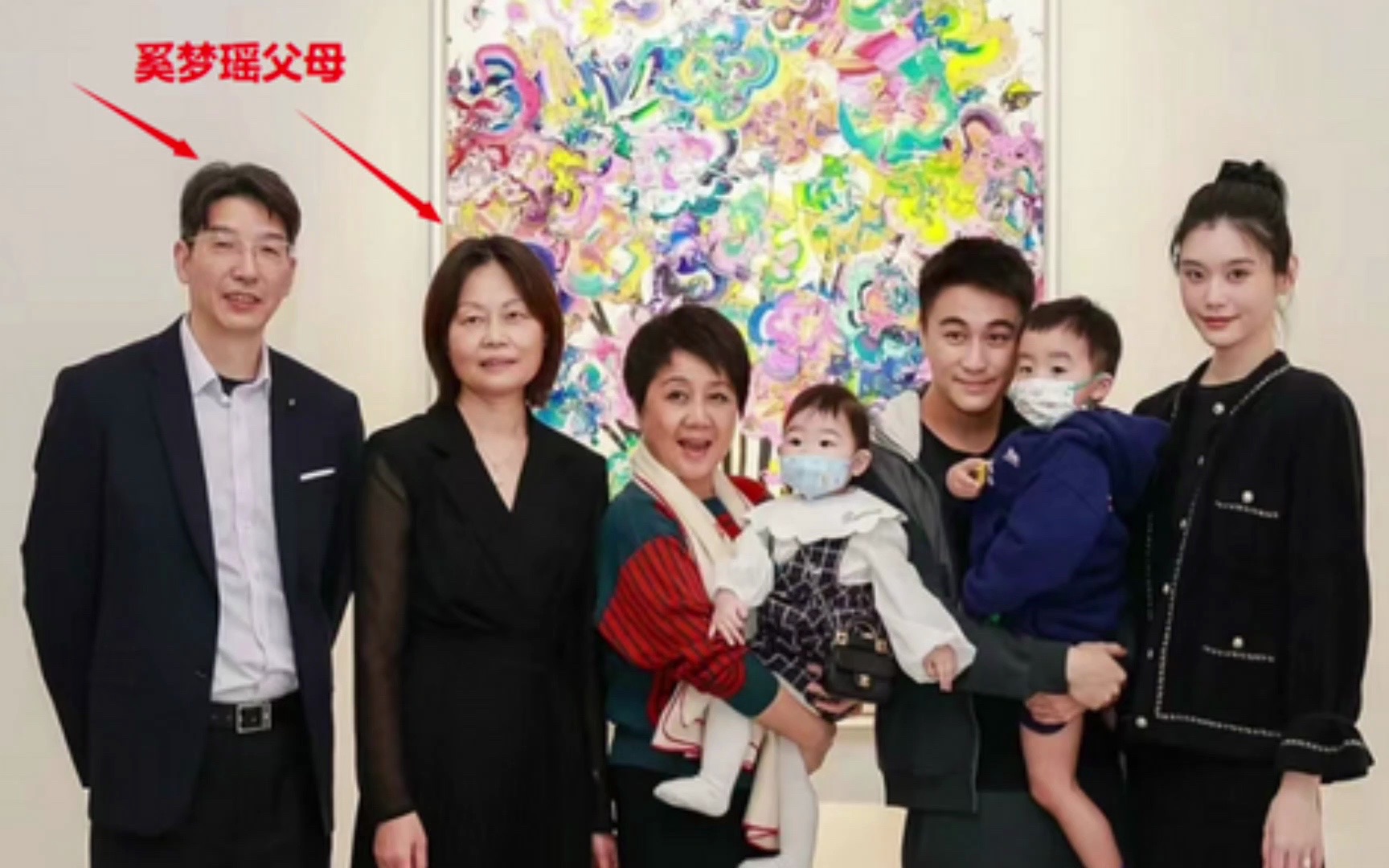 何猷君曝奚梦瑶被四太当透明人 奚梦瑶表情尴尬隐忍