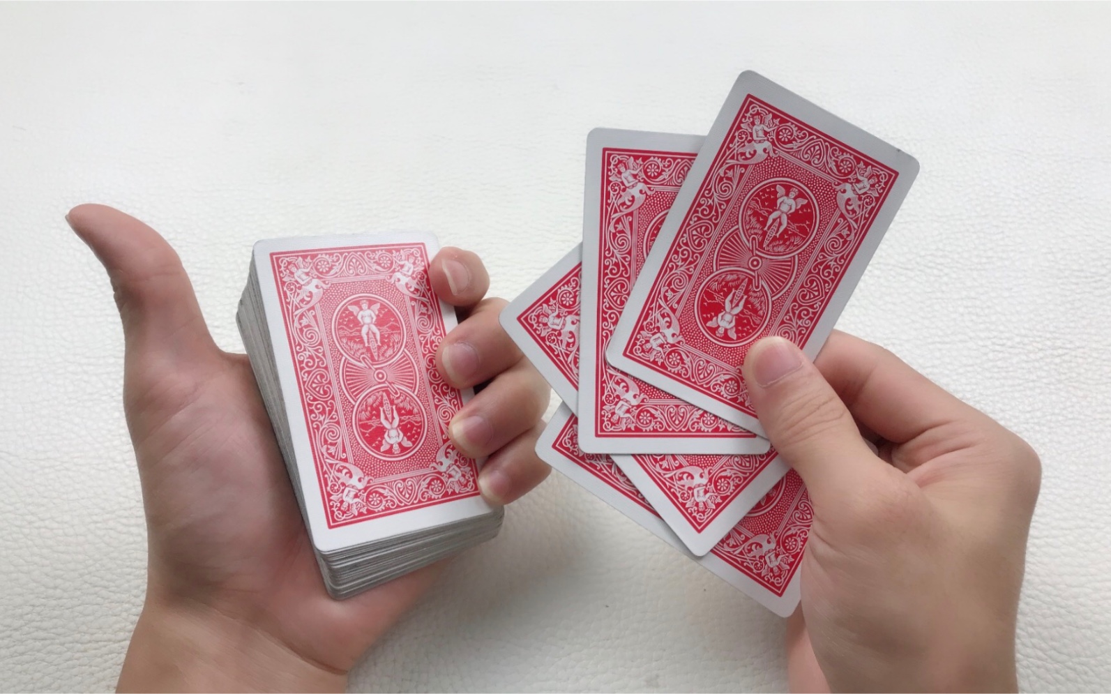 超简单的纸牌预言魔术,大人小孩都能学会!