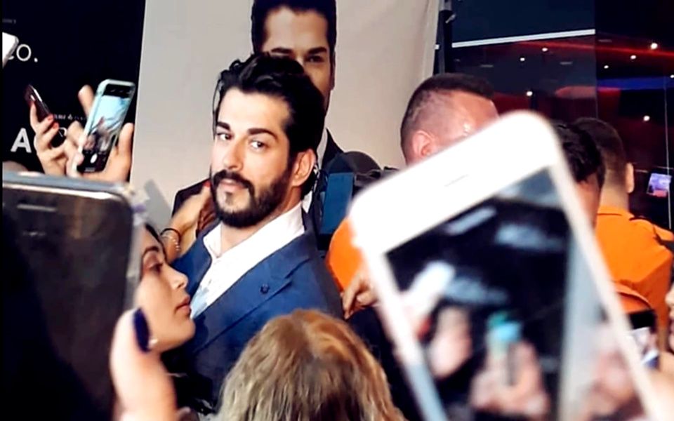 t国颜神布拉克burak00z04ivit魅力席卷罗马尼亚女粉挤爆商场78