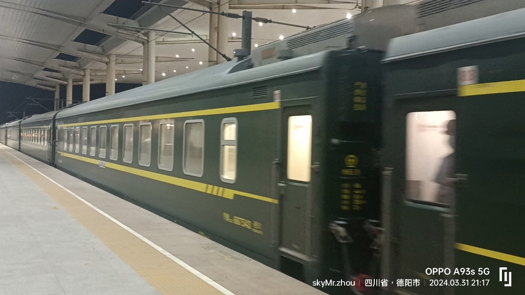 k545次列车进德阳站6站台