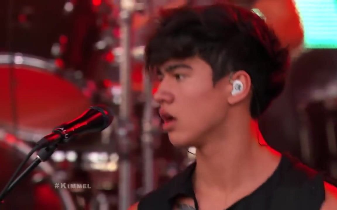 [图]【5SOS】【早期】Beside You（Live）