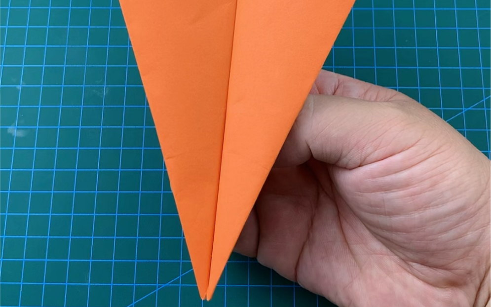 [图]三角利箭纸飞机