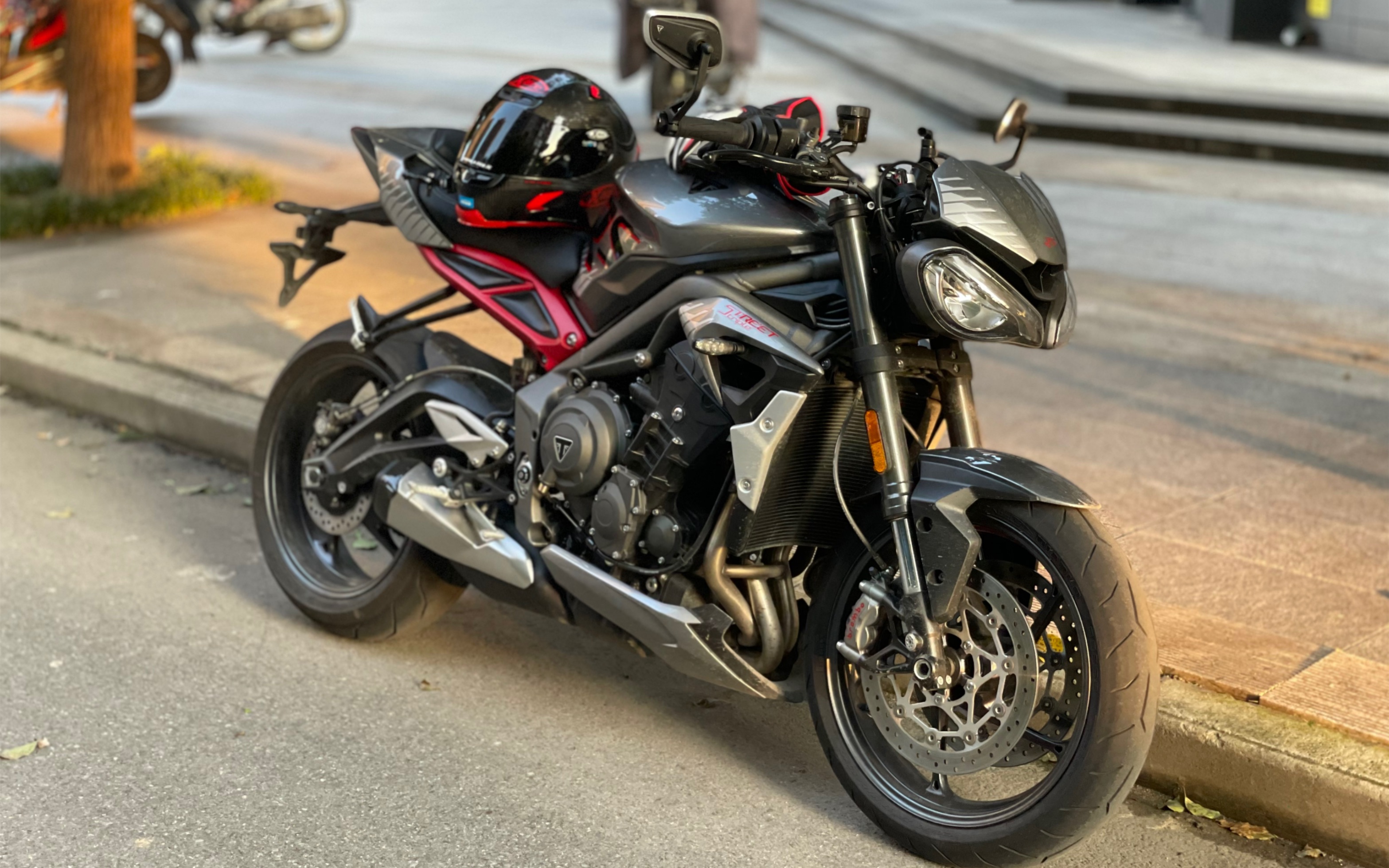 【凯旋765rs】自从买了他,我再也不想骑公升了_哔哩哔哩_bilibili