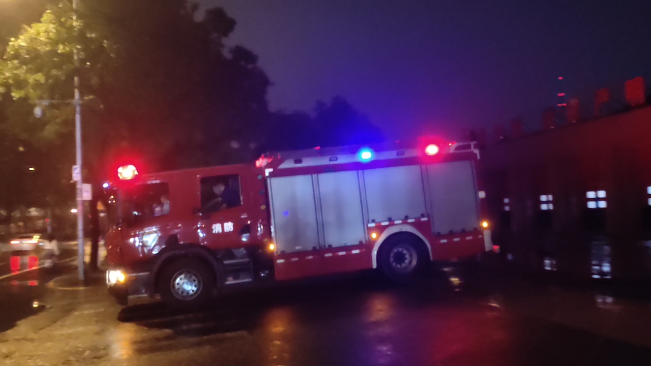 北京市海淀区双榆树消防队暴雨后不知道为啥的出警哔哩哔哩bilibili