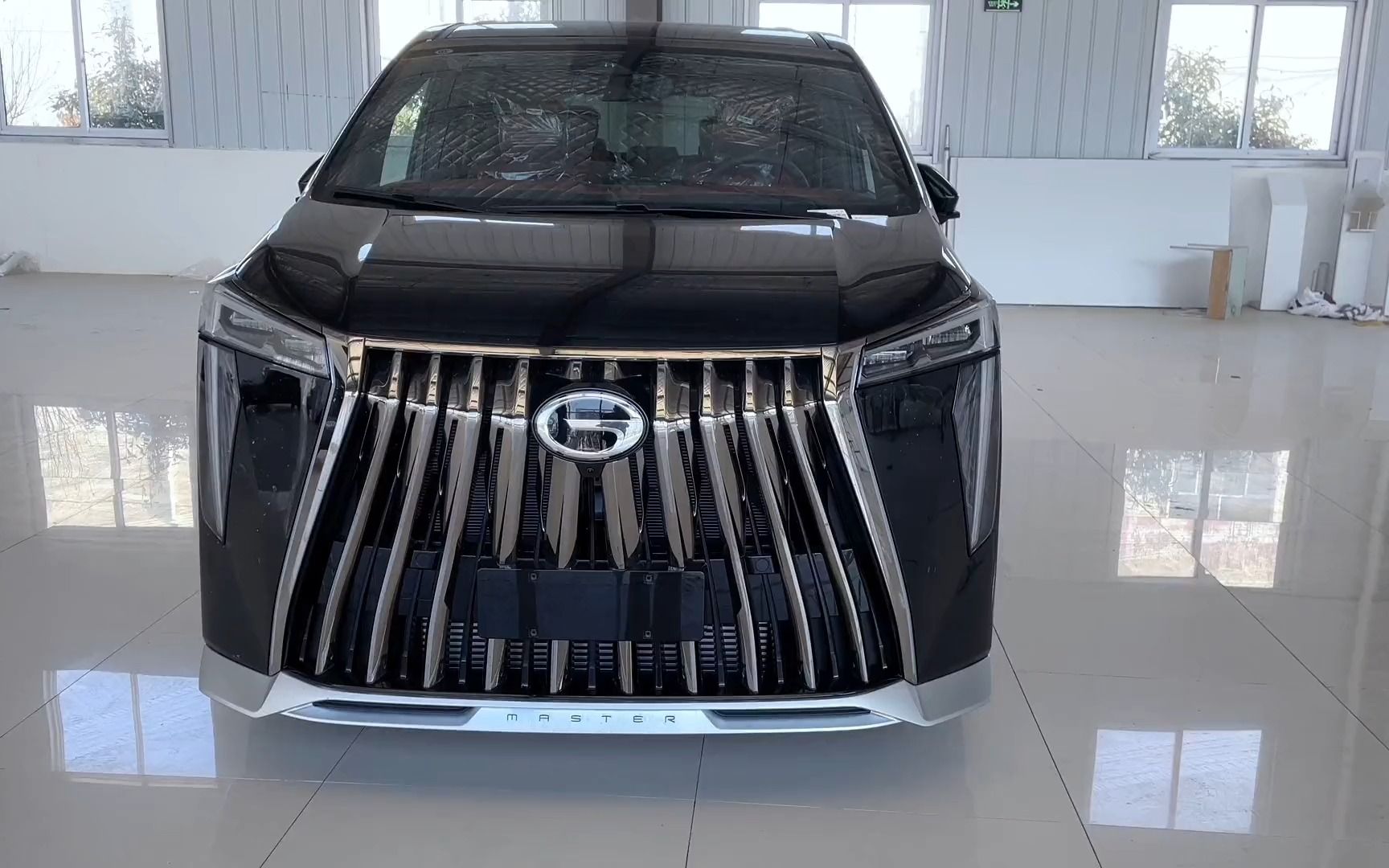 2分钟带你了解,传祺m8宗师版,一款不需要再改装的豪华商务车