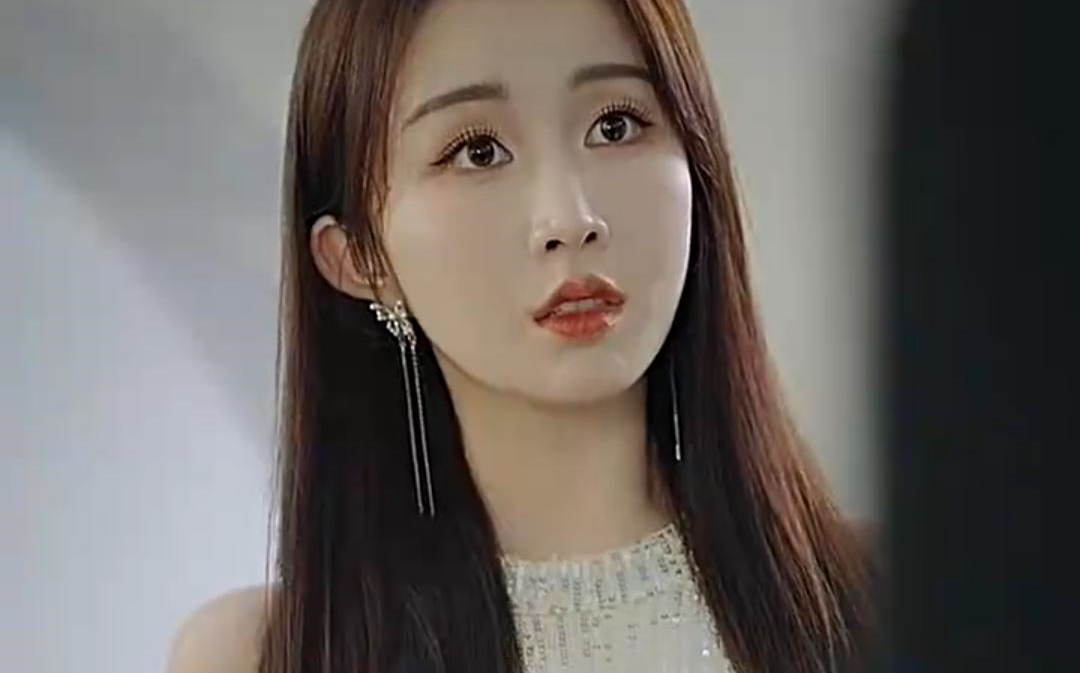 程七月:美女房东(男频爽剧)