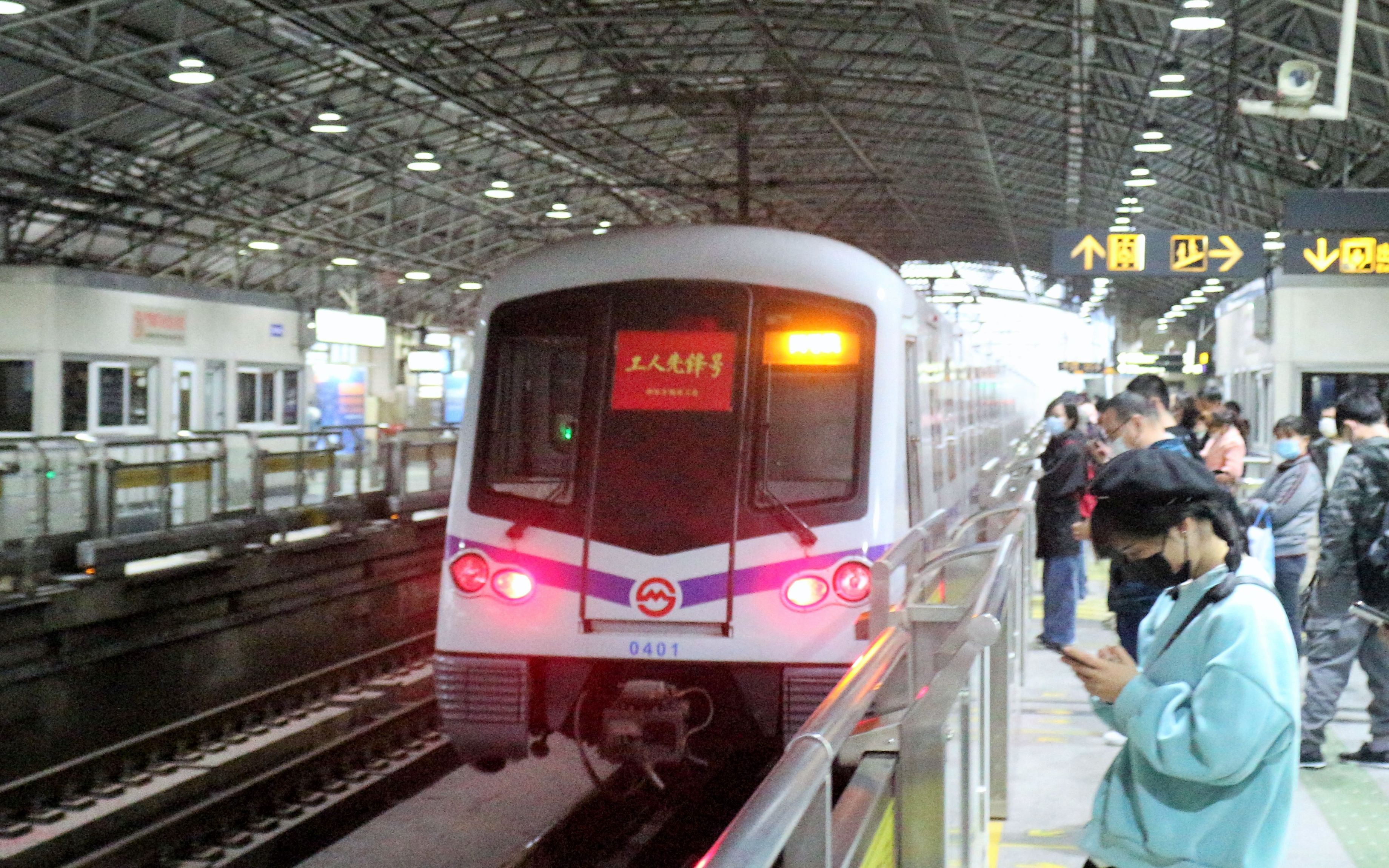 上海地铁4号线元老401号车宝山路出站