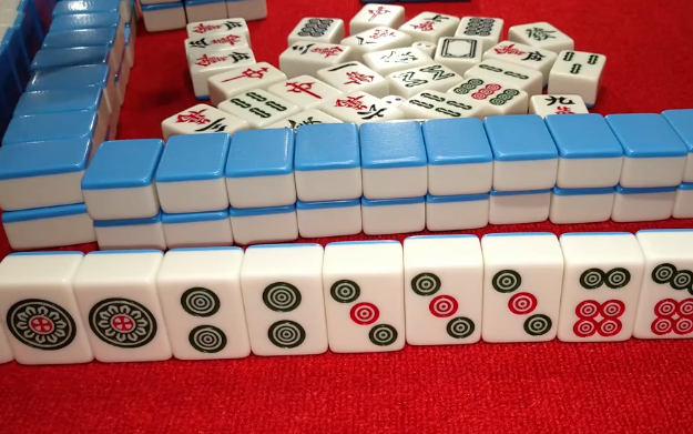 【麻将】摸来绝张五饼,小哥胡下清一色,真是惊险又刺激