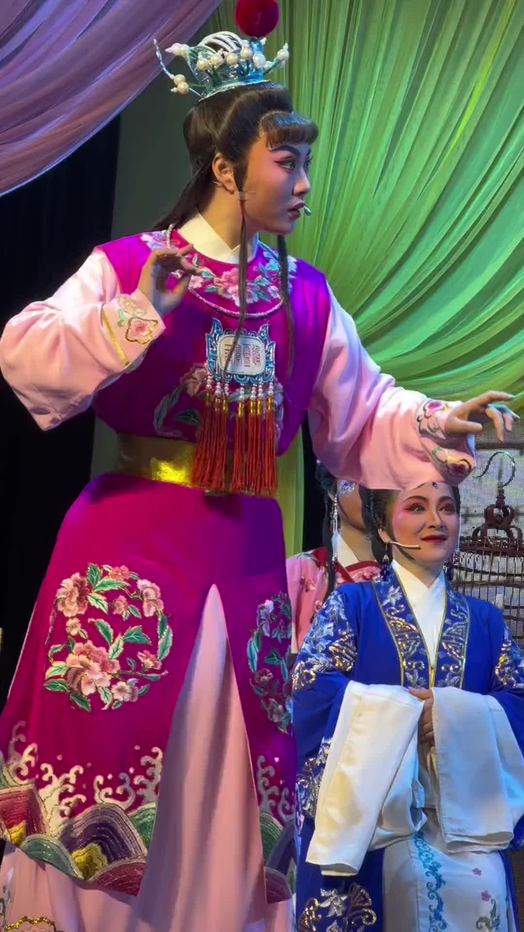 越剧小生缪新斌小旦王文波天上掉下个林妹妹阿小越剧团弘扬戏曲文