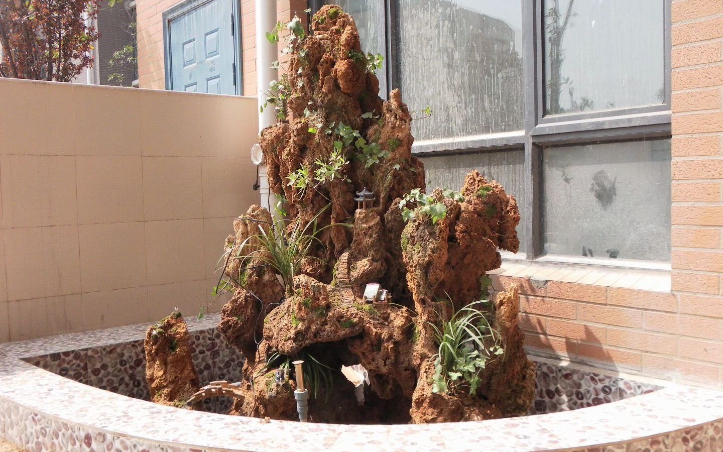 雷苒景观 水泥假山 千层石假山