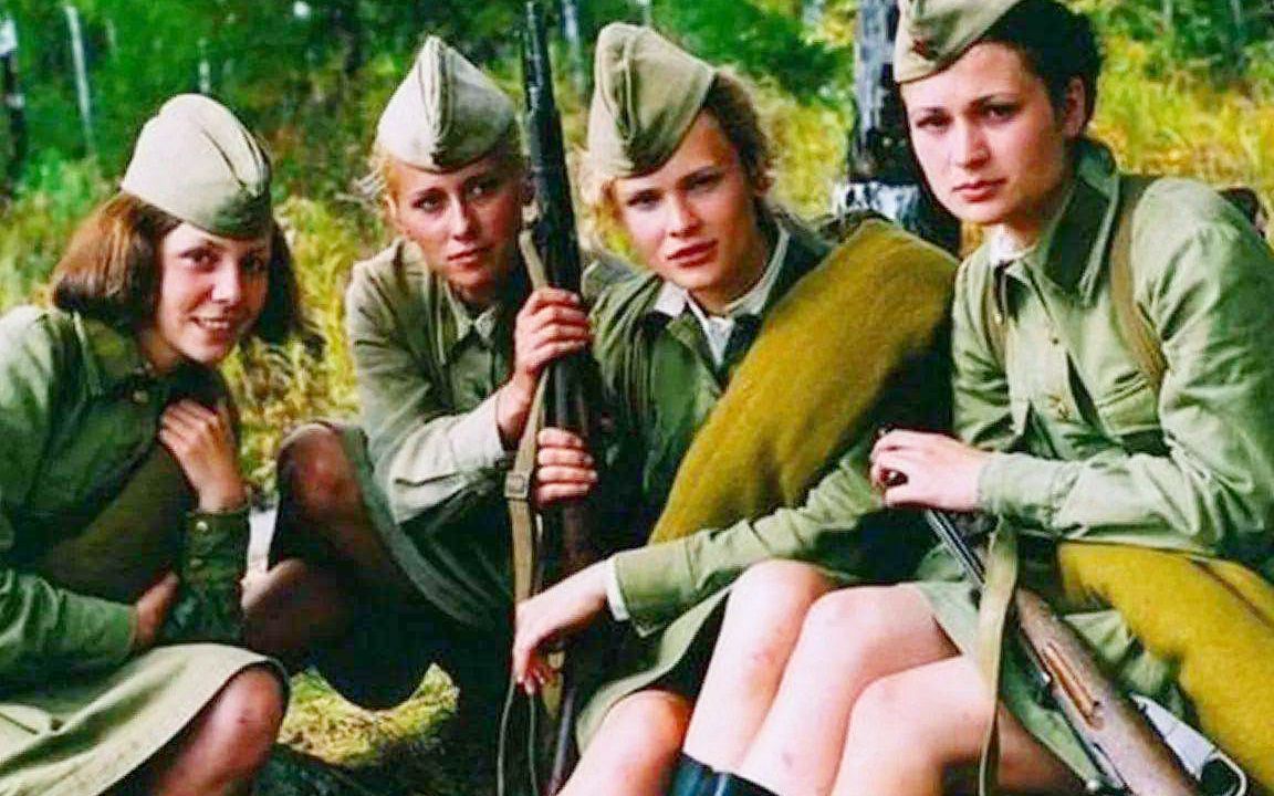 苏联女兵穿裙子打仗图片