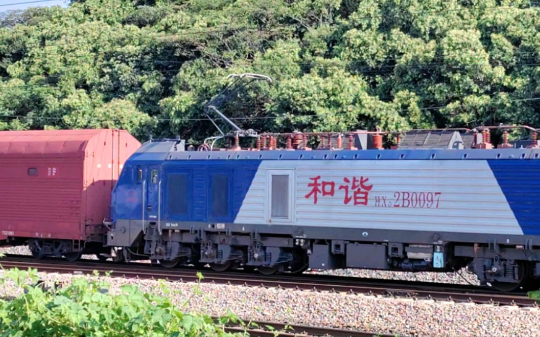 京沪线,上局宁东段hxd2b 0097牵引货运列车通过林场站