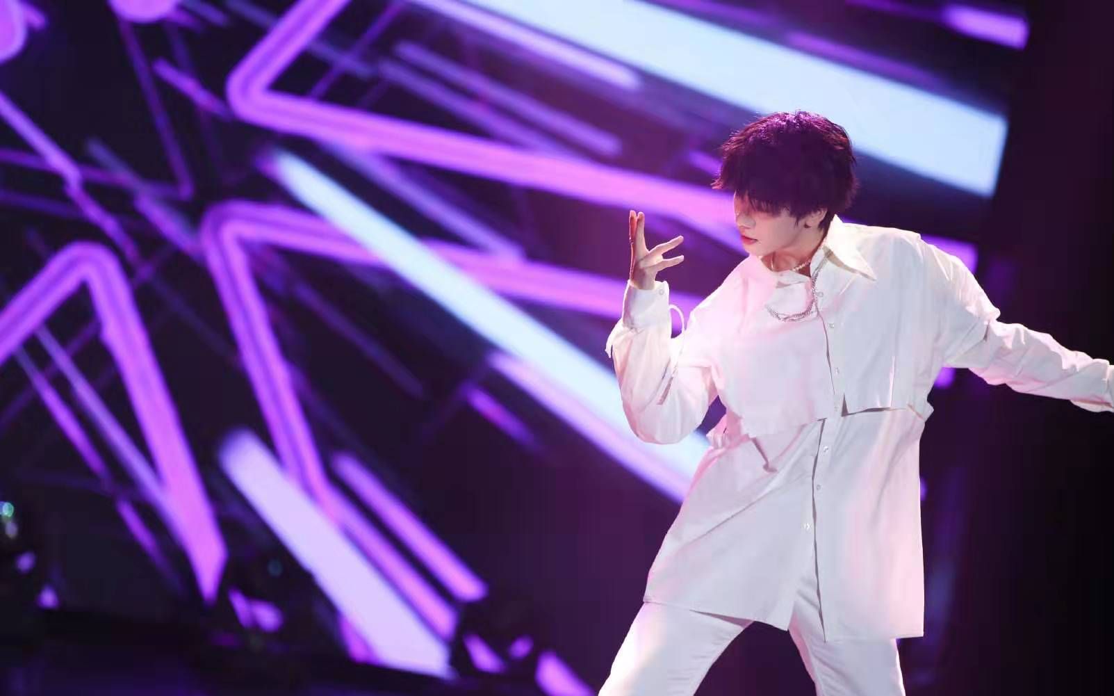 连淮伟pinkchampagne抖音舞蹈