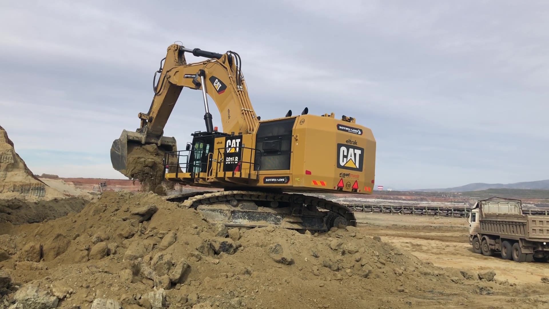 cat 6015b大型挖掘机