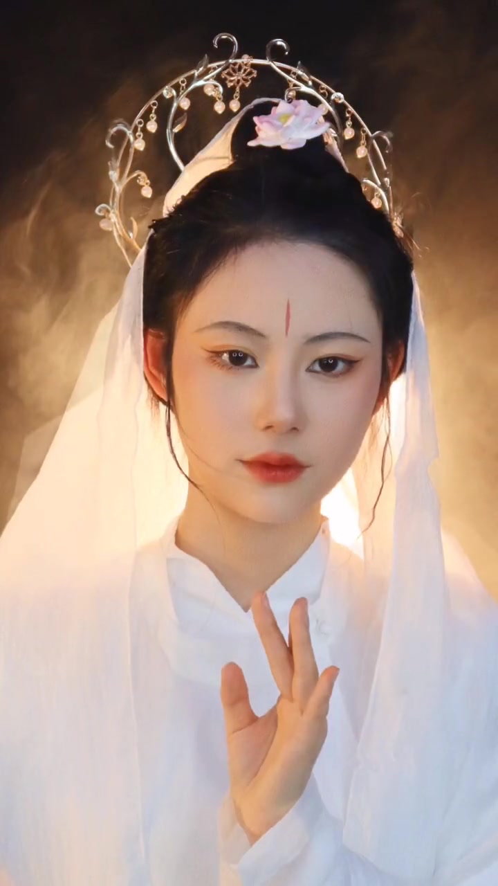 有何不敢看观音化妆前化妆后 有何不敢