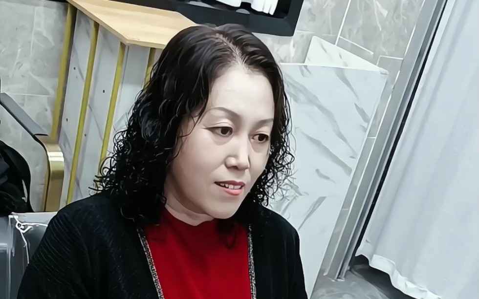 40岁以上大姐烫发发型