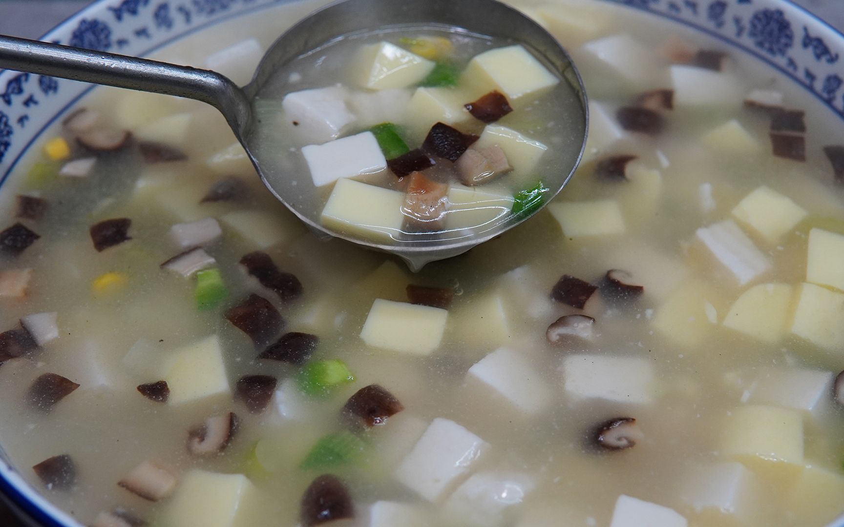 教你用日本豆腐和内脂豆腐做一道热卖菜,鸳鸯豆腐,口感鲜嫩爽滑哔哩哔哩bilibili