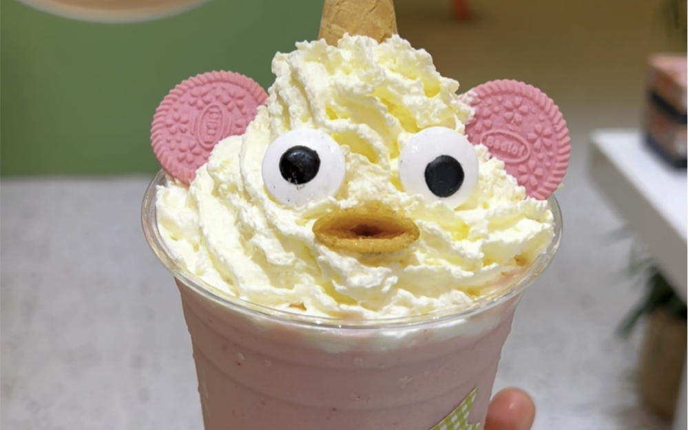自己研发的冰沙饮品配方,简直太美味了,造型好可爱,绿毛与他的女朋友