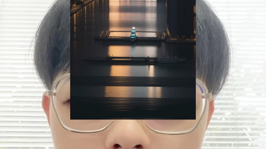 拿远点眯着眼睛看,你看到的是什么呢?