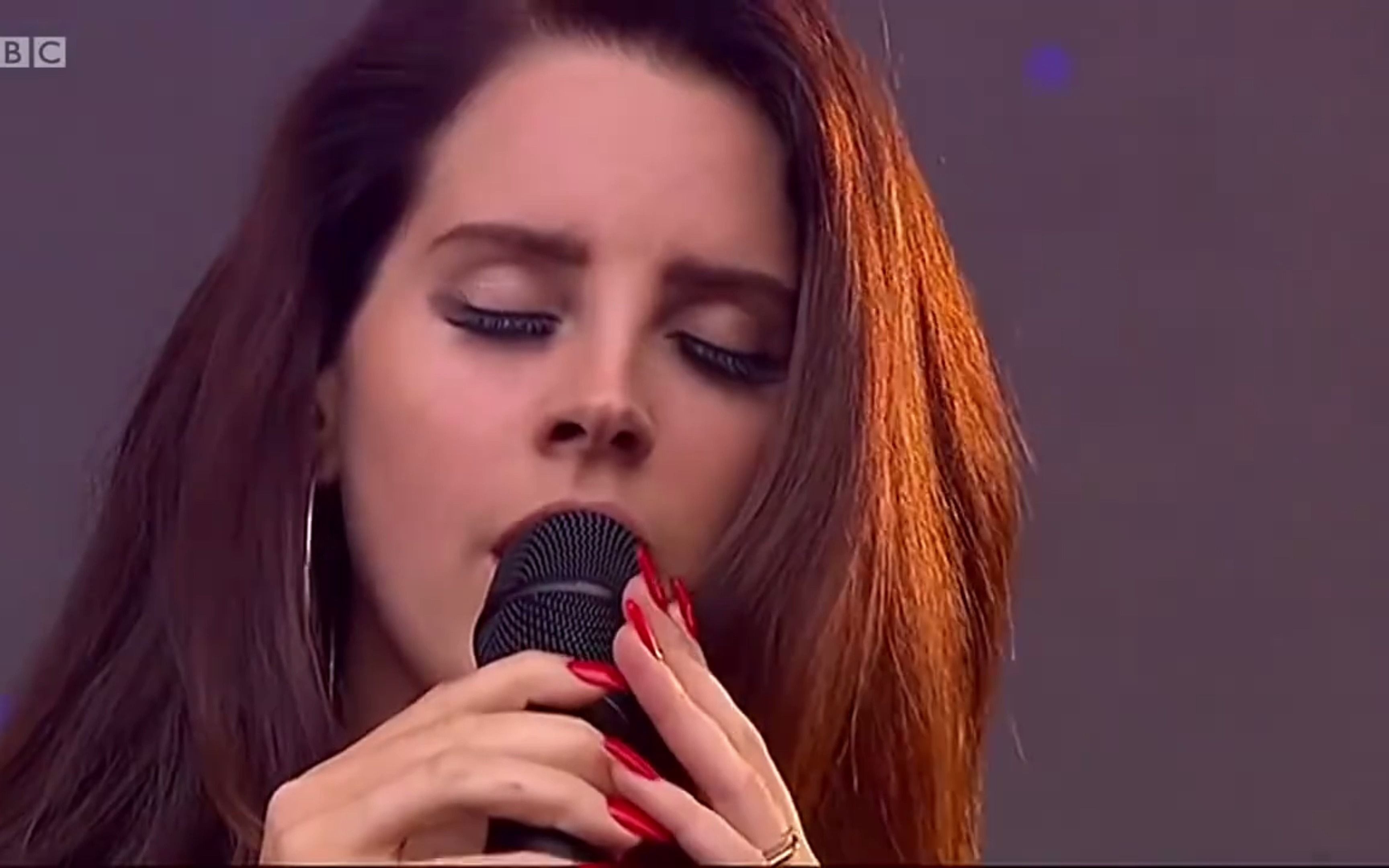 lana del rey 打雷姐 《young and beautiful》现场版_哔哩哔哩_bili