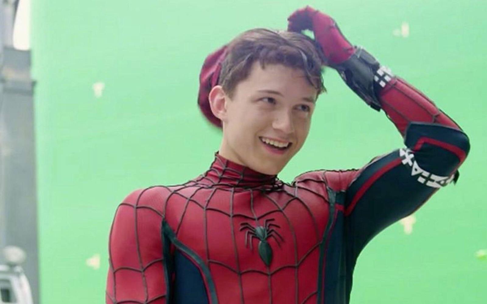 荷兰弟《cherry》演军人剃成圆寸 寸头蜘蛛侠更迷人