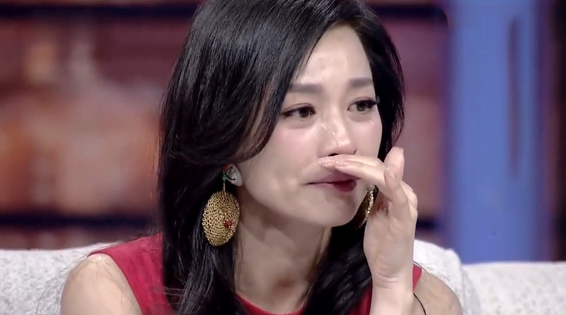 当年张庭哭晕在记者会,声称永远不会嫁给林瑞阳,莫非是欲擒故纵
