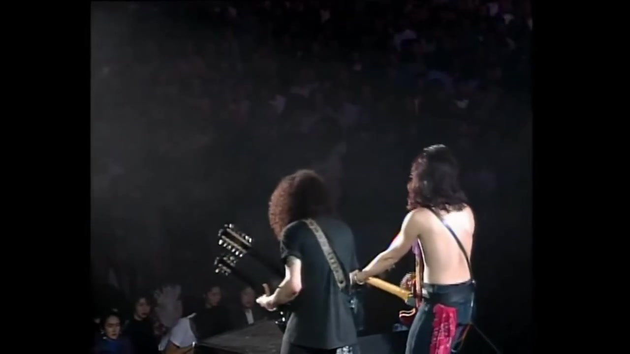 [图]Guns N Roses - Wild Horses & Patience - Live Tokyo 1992