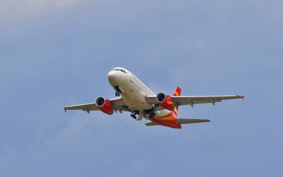 桂林航空a319在kwl进行本场训练