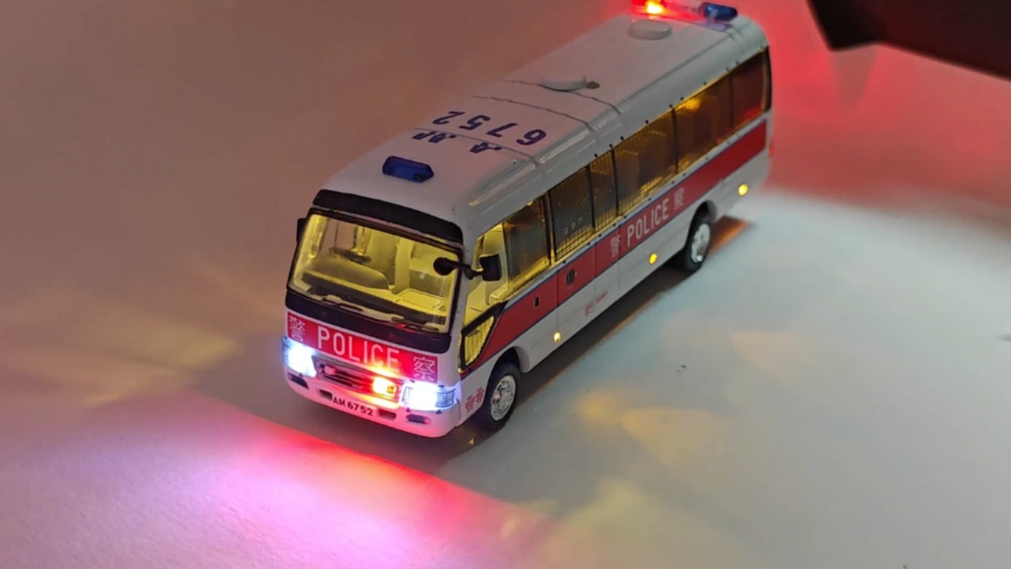 第一次改这么多灯,直接干麻了!考斯特警车大巴