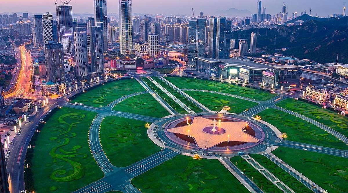 世界最大城市广场,面积赶超天安门广场,网友:这里建出来不稀奇