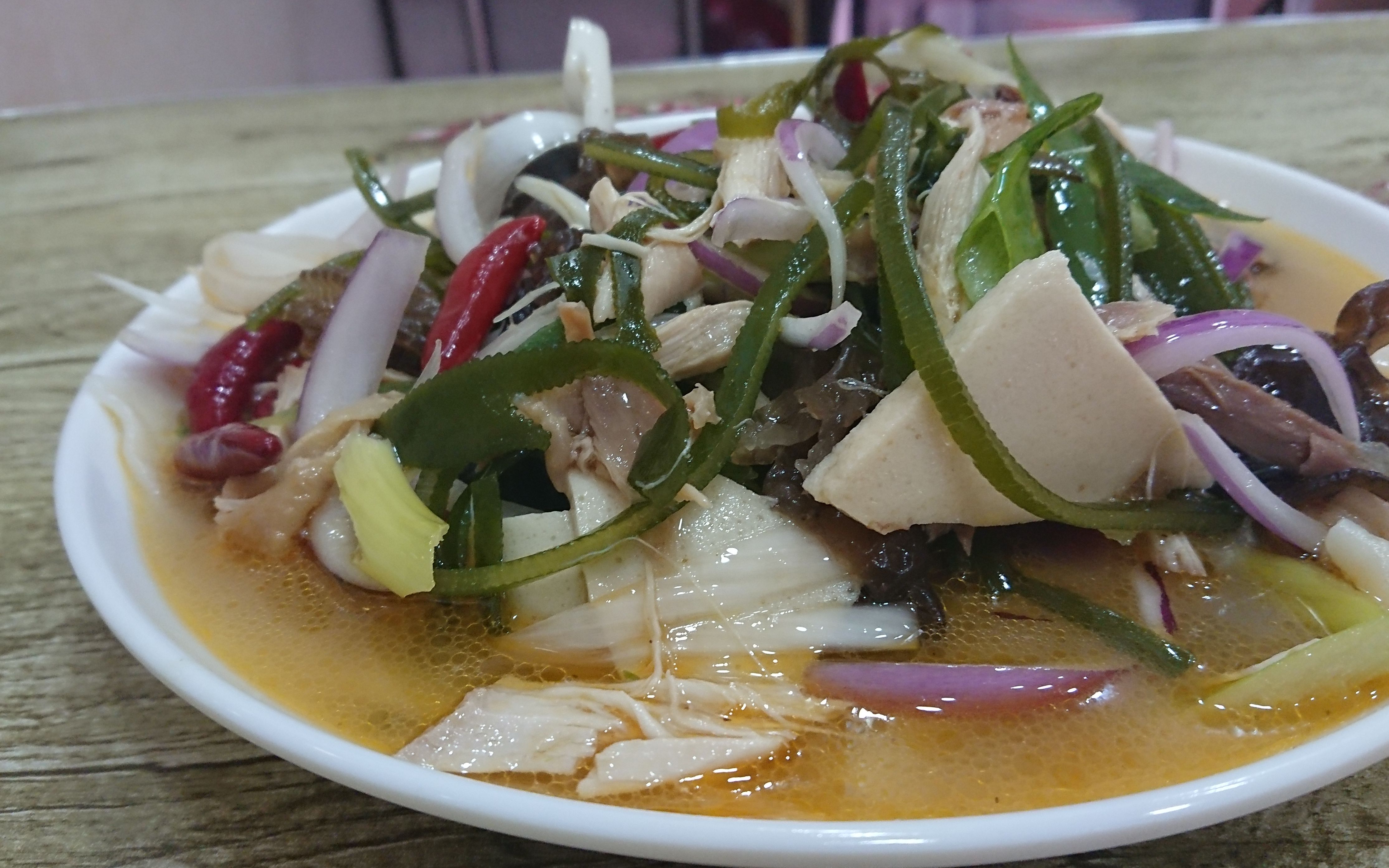 新疆特色美食——椒麻鸡拌面