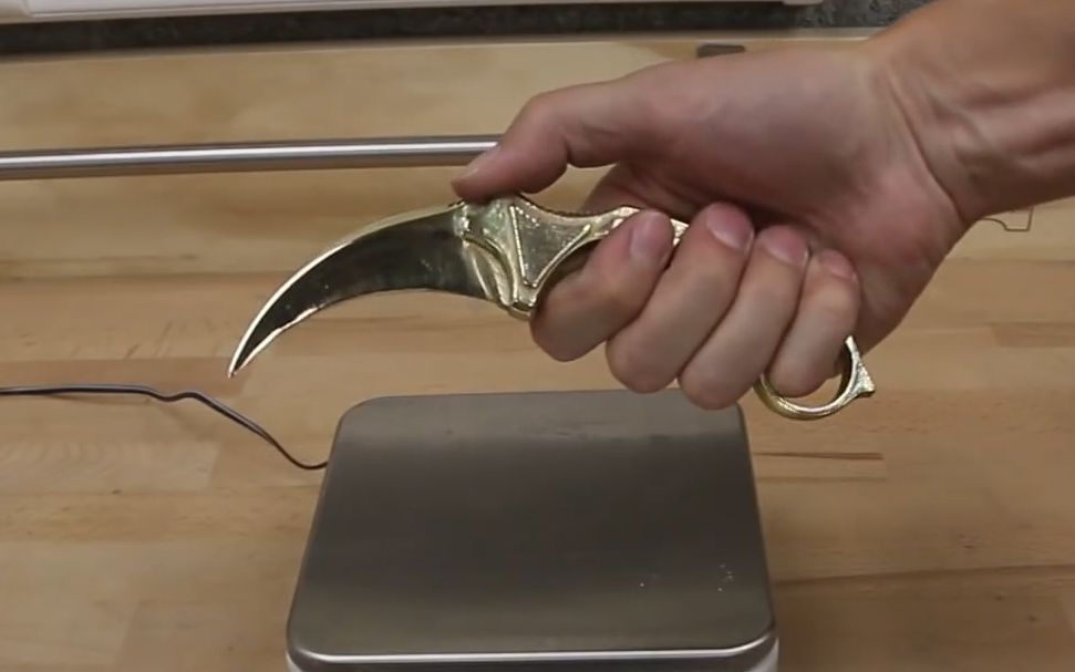 用黄金铸造一把csgo里的爪子刀