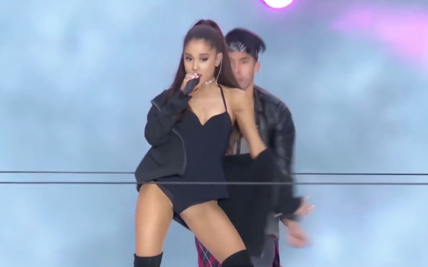 [图]【2015 Capital Summertime Ball】A妹Ariana Grande嗨唱《Bang Bang》