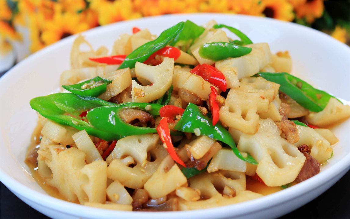 炒莲藕,切记不要直接下锅,教你一招,莲藕爽脆可口不发黑