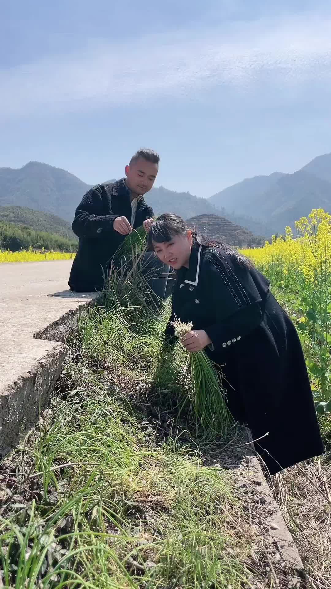 山水组合拐弯弯儿不管人生多少弯都要享受生活的每一天抖音小助手