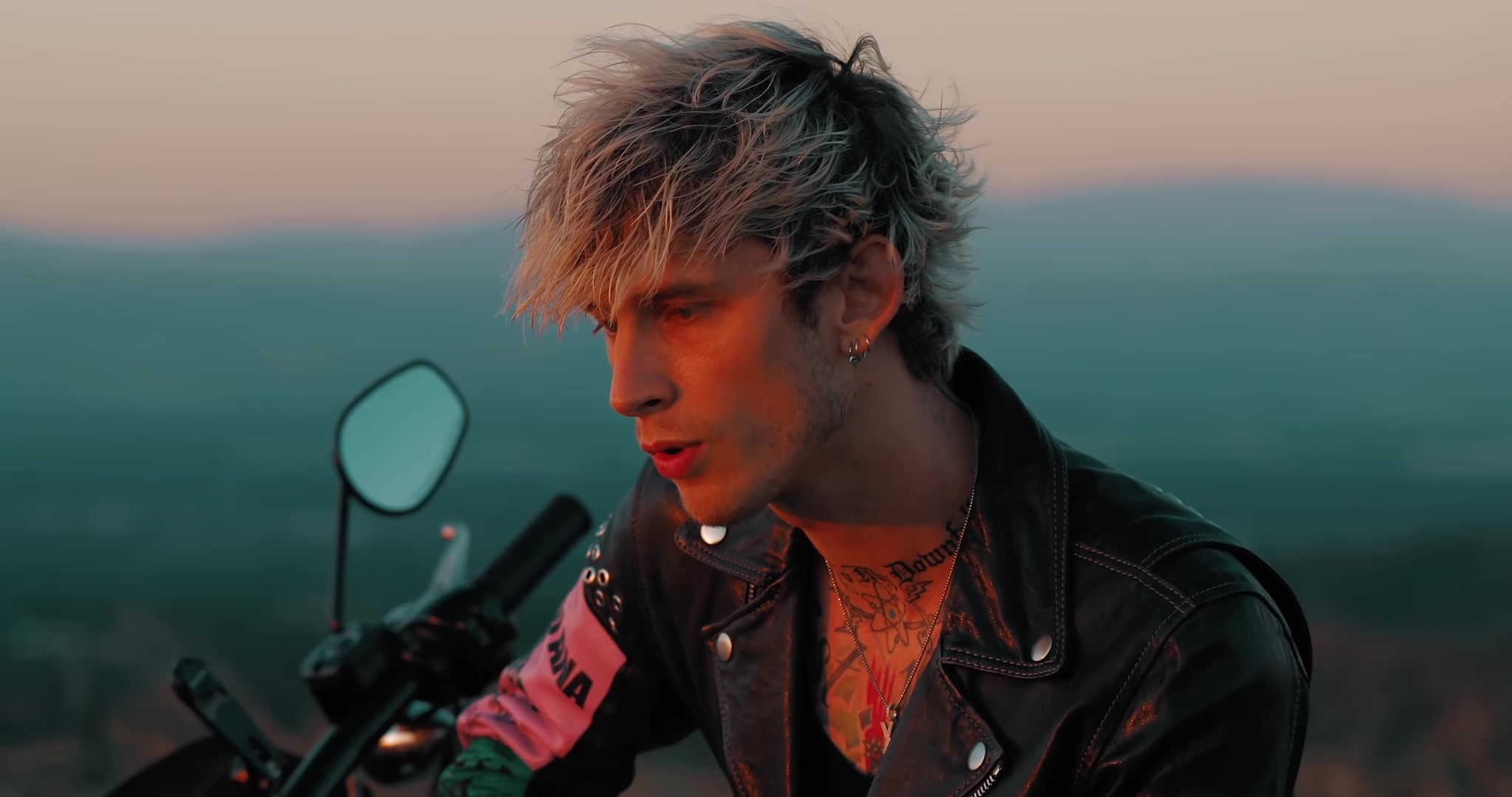 machine gun kelly - bloody valentine acoustic(原声mv)